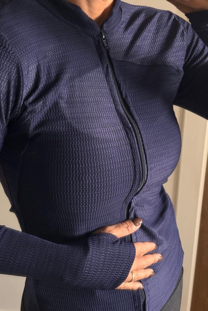 Jaqueta esportiva slim texturizada azul marinho frente.jpeg